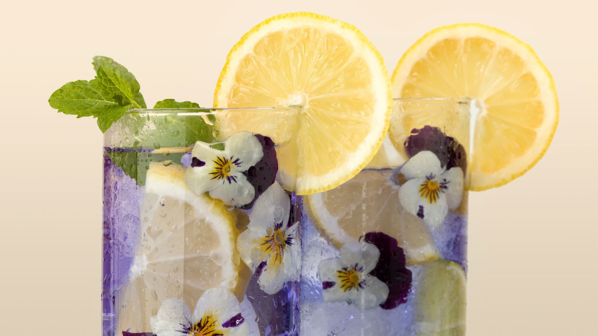 My ultimate guide to edible flowers for drinks and cooking • Leeks and High  Heels